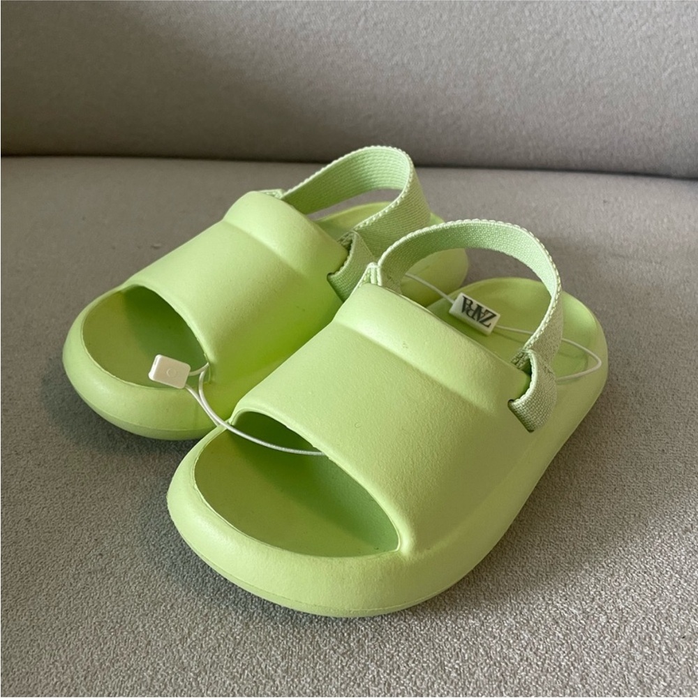 ZARA BABY/ MONOCHROMATIC RUBBERIZED SANDALS